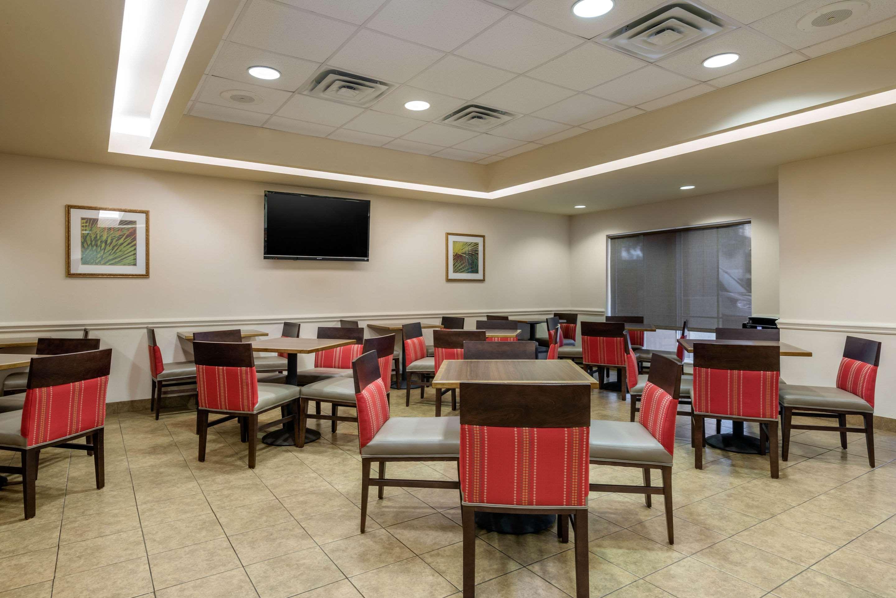 Comfort Inn & Suites Airport Fort Myers Exterior photo