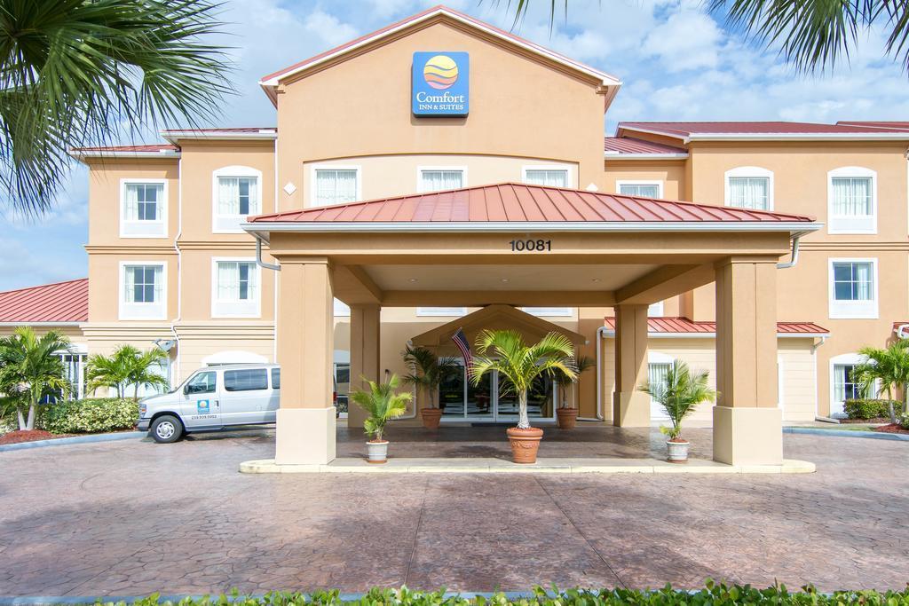 Comfort Inn & Suites Airport Fort Myers Exterior photo